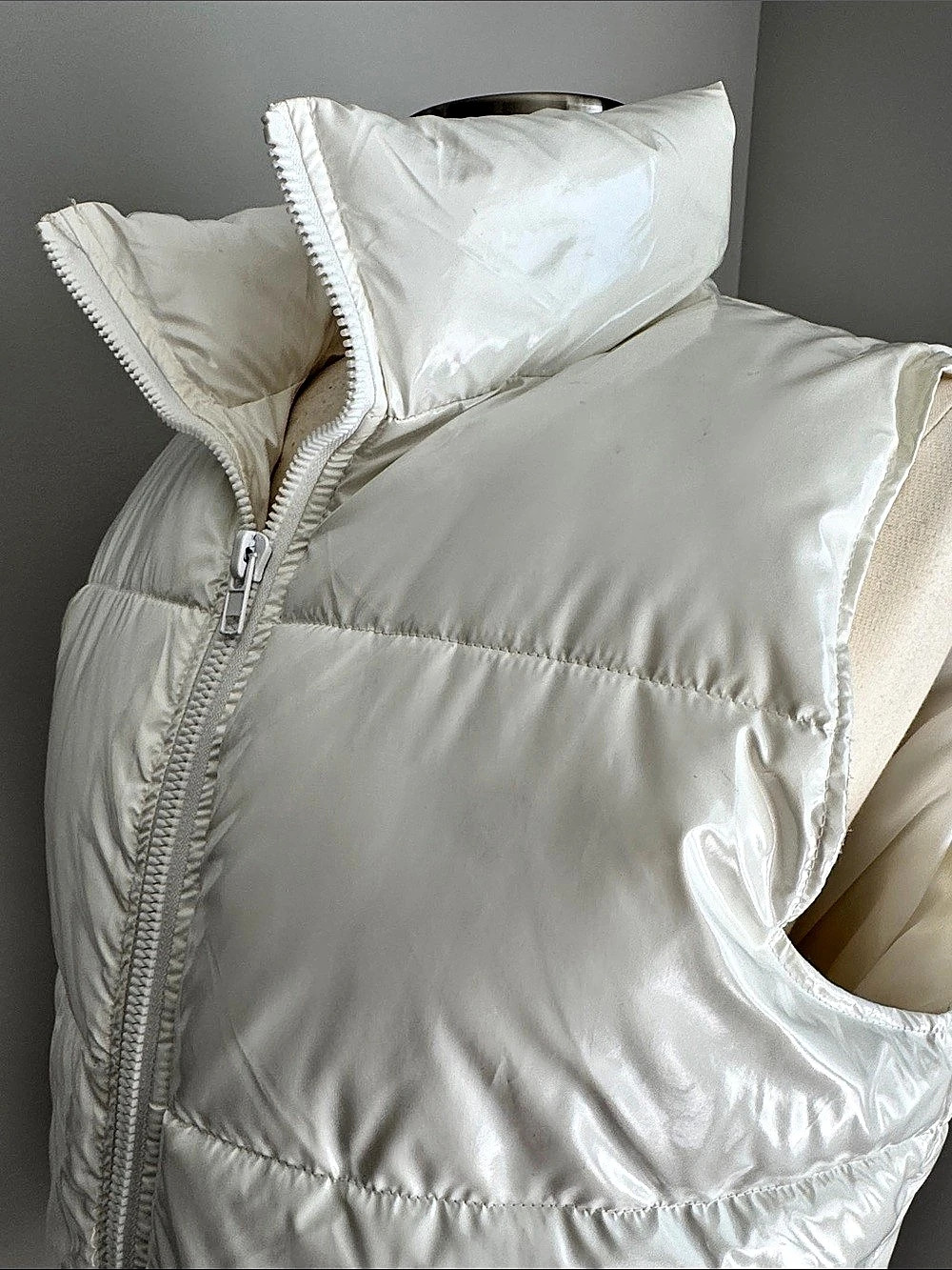 K.ZELL Paris NWOT Vegan Patent Leather Puffer Cropped Vest Ice White Large